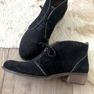 Latigo Isaac Anthropologie Womens Black Perforated Suede Chukka Boots
